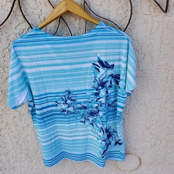 Creation Embellished Floral Design Vneck Short Sleeve Sz. XXL Top - Picture 5 of 10